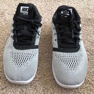 ****RESERVED***** Nike running shoes